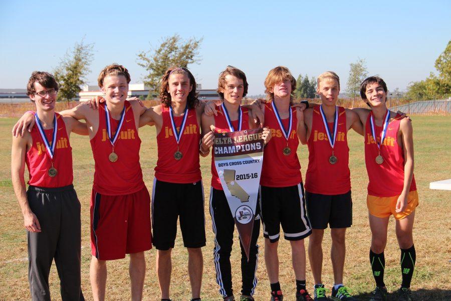 The 15-16 Varsity runners posing after they won the Delta League Championship.