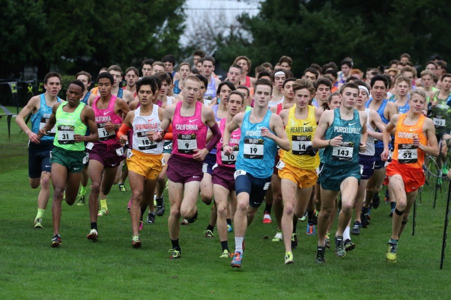 No.+9+Matt+Strangio+%28Center%29+running+at+the+front+of+the+pack+at+the+Nike+Cross+Nationals+Boys+2017+Championships.+